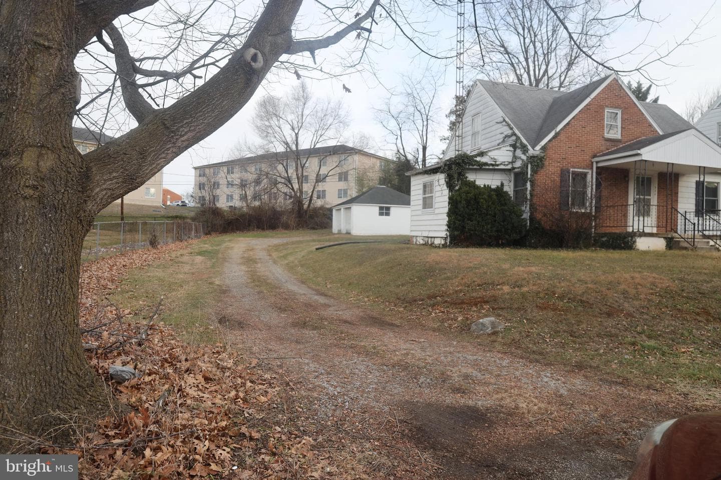 526 Pangborn Boulevard photo 6