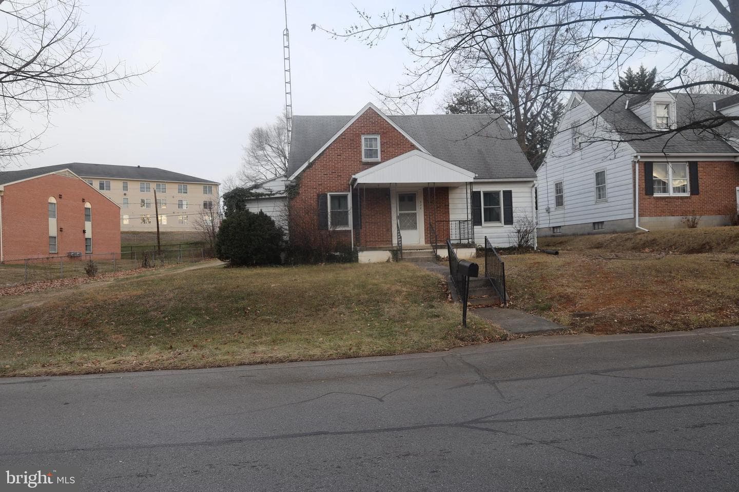 526 Pangborn Boulevard photo 8