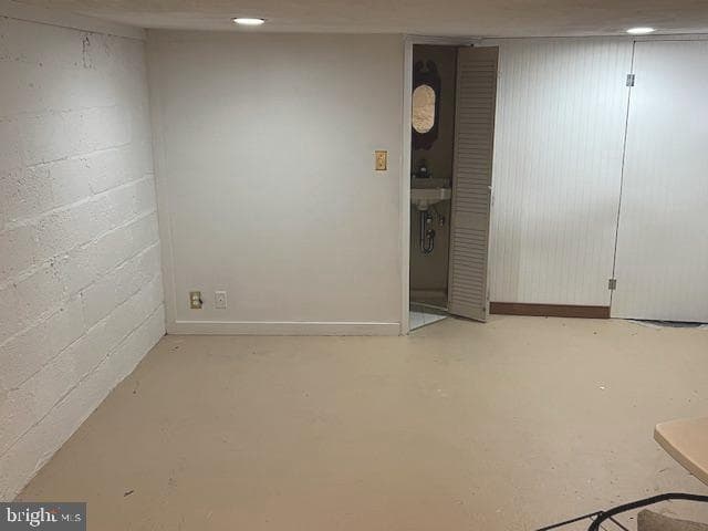 232 E Irvin photo 17