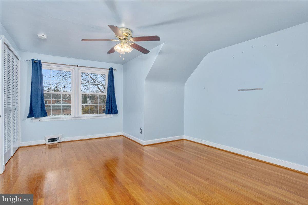 117 Calvert Terrace photo 17