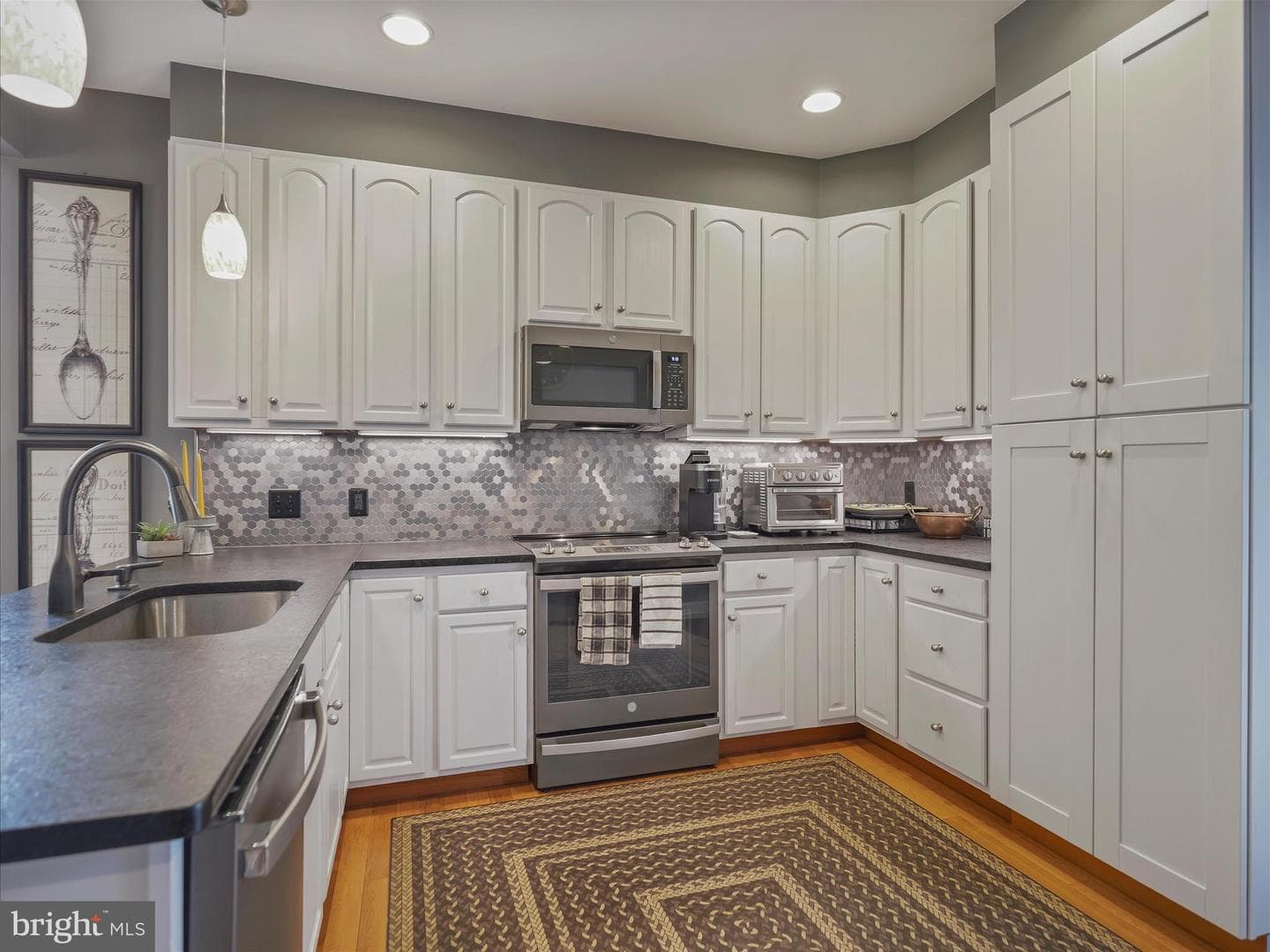 14016 Weaver Avenue photo 6