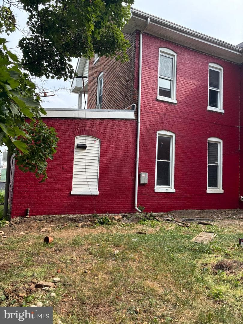 542 Salem Avenue photo 3