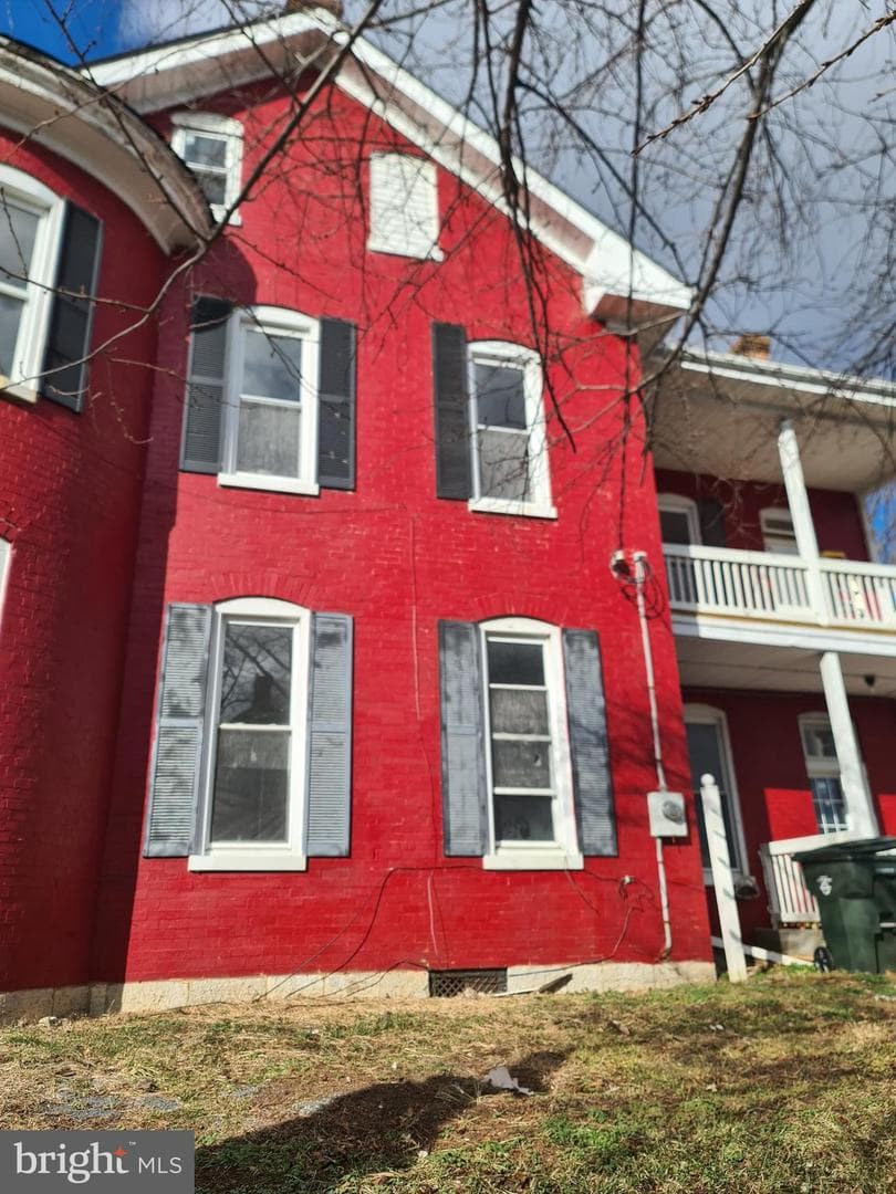 542 Salem Avenue photo 4