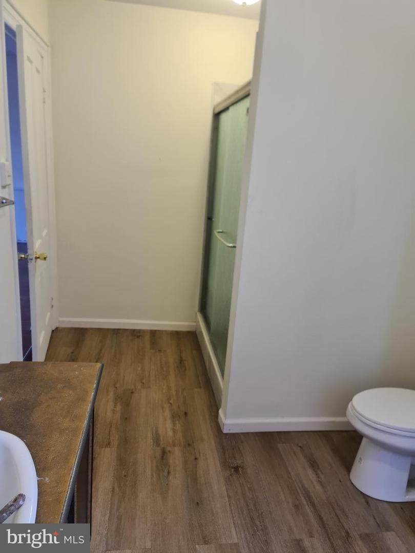542 Salem Avenue photo 5