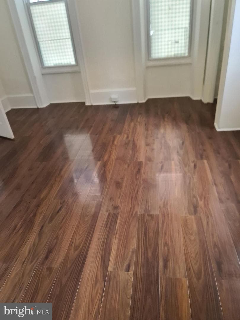 542 Salem Avenue photo 9