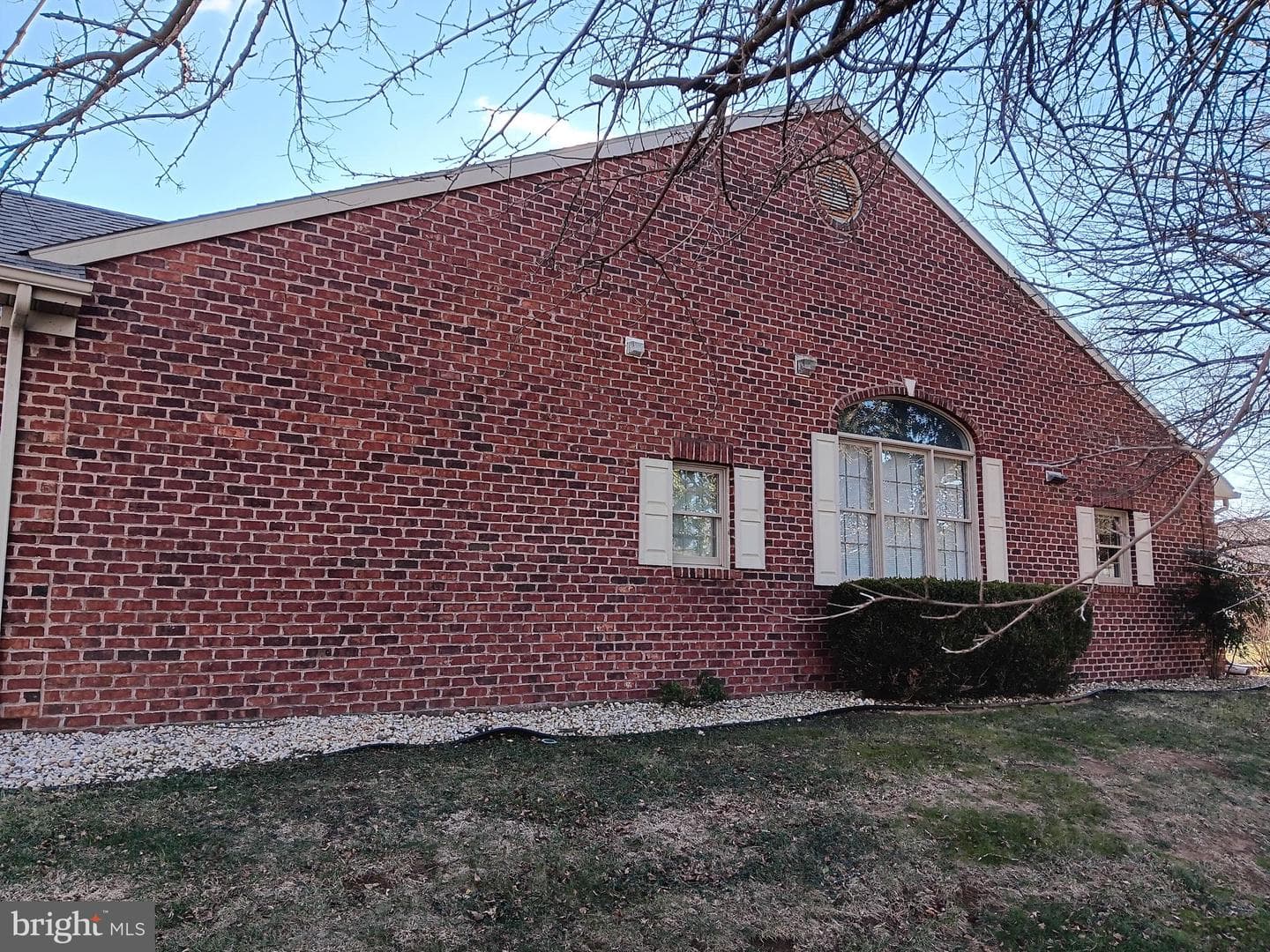 1057 Matthew Court photo 4