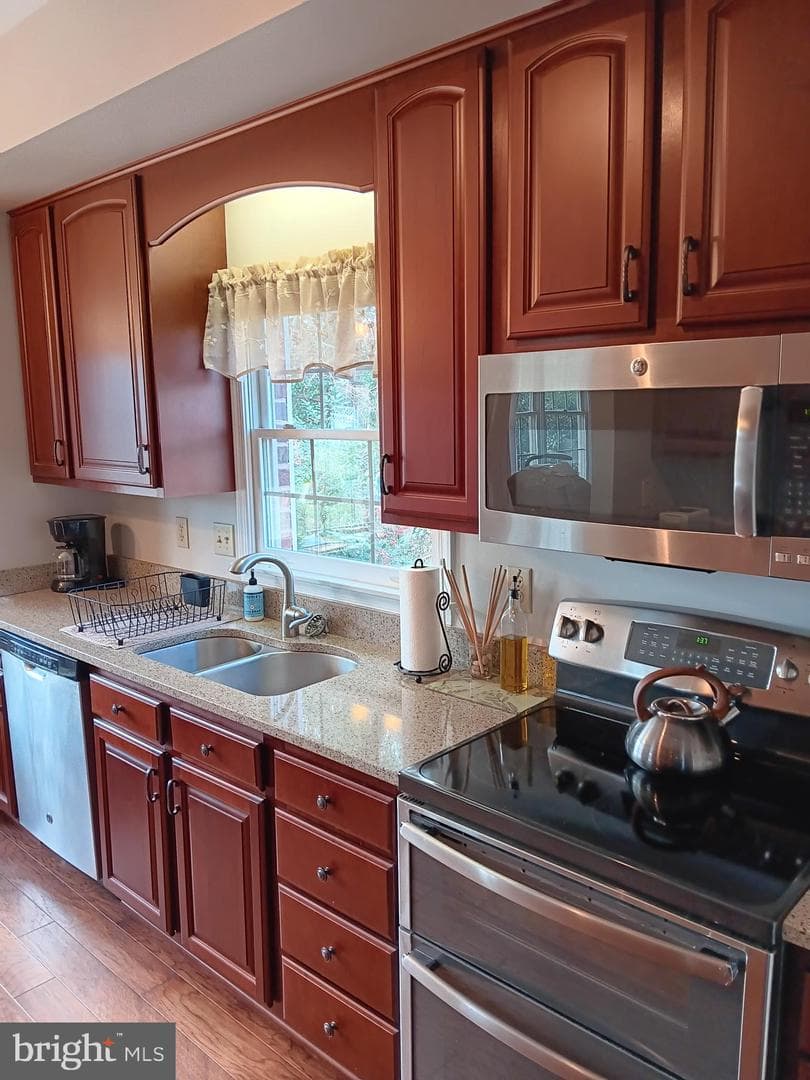 1057 Matthew Court photo 9