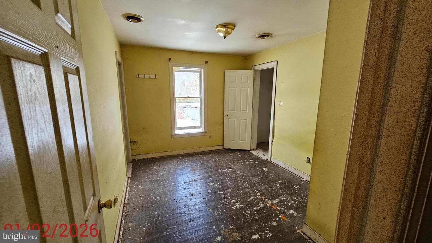 10 E Lee Street photo 11