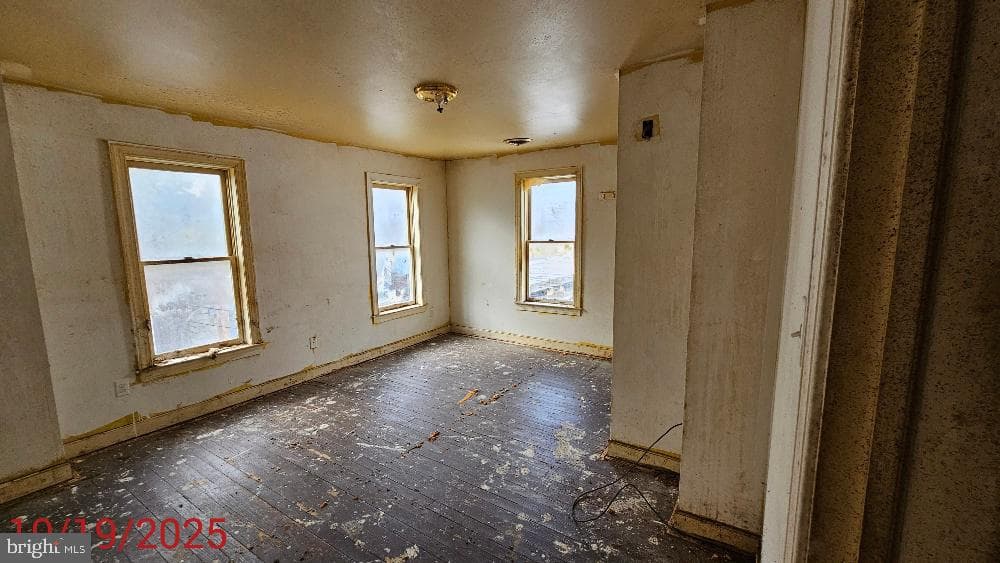 10 E Lee Street photo 13