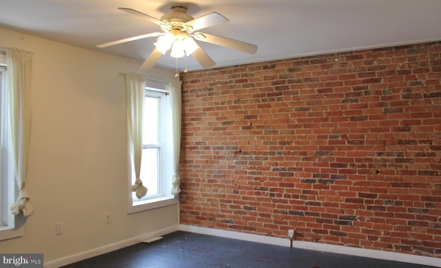 236 N Locust Street photo 11