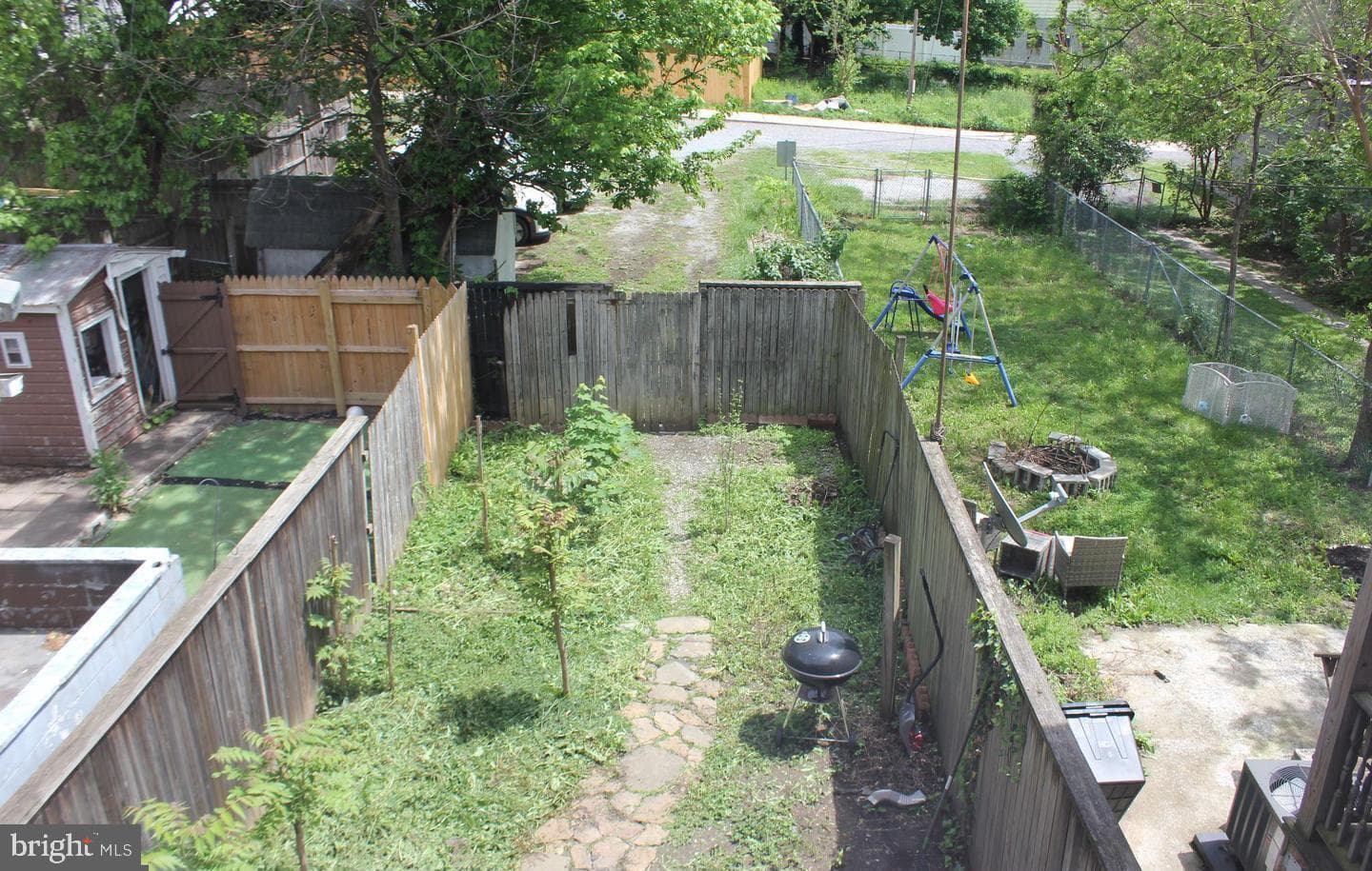 236 N Locust Street photo 20