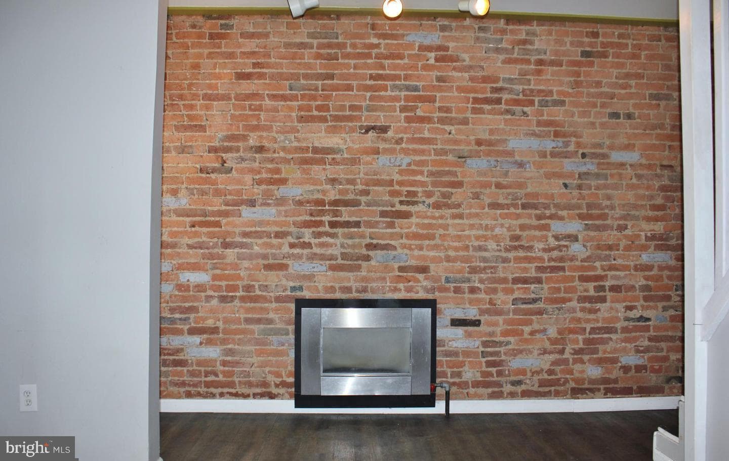236 N Locust Street photo 4