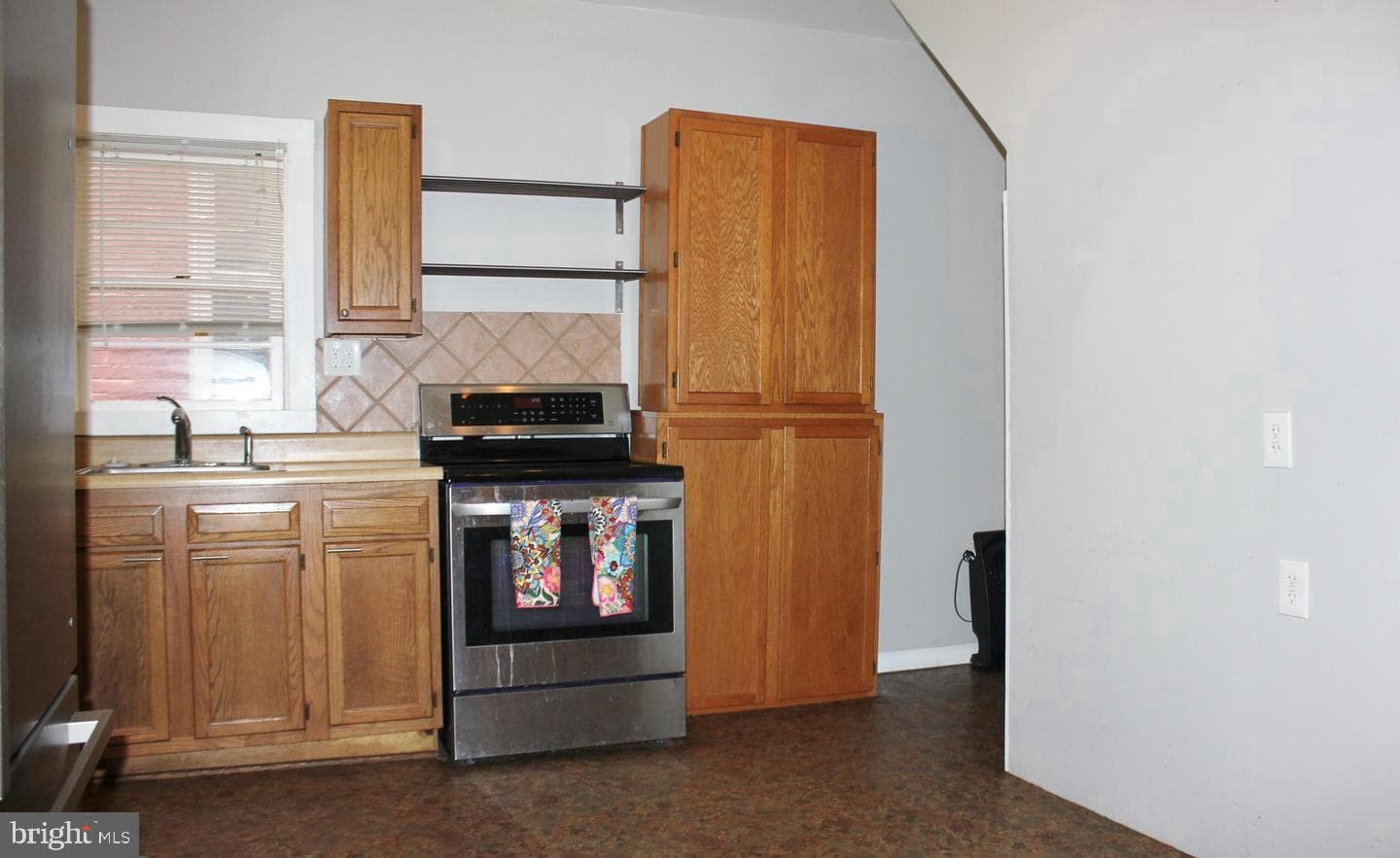 236 N Locust Street photo 9