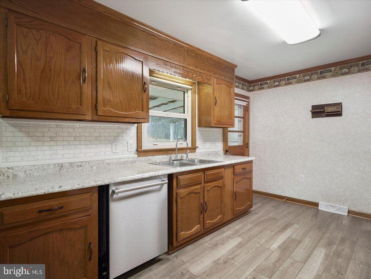 8522 Neck Road photo 4