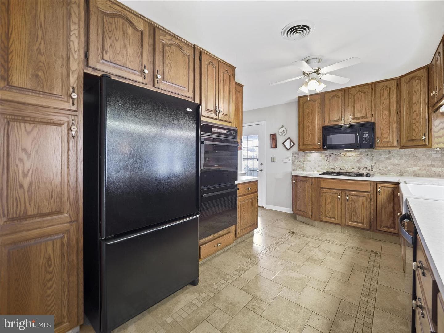 933 Kenwood Drive photo 9