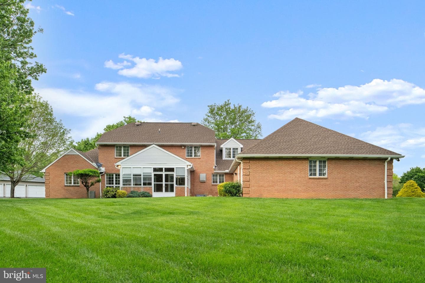 18903 Manchester Drive photo 34