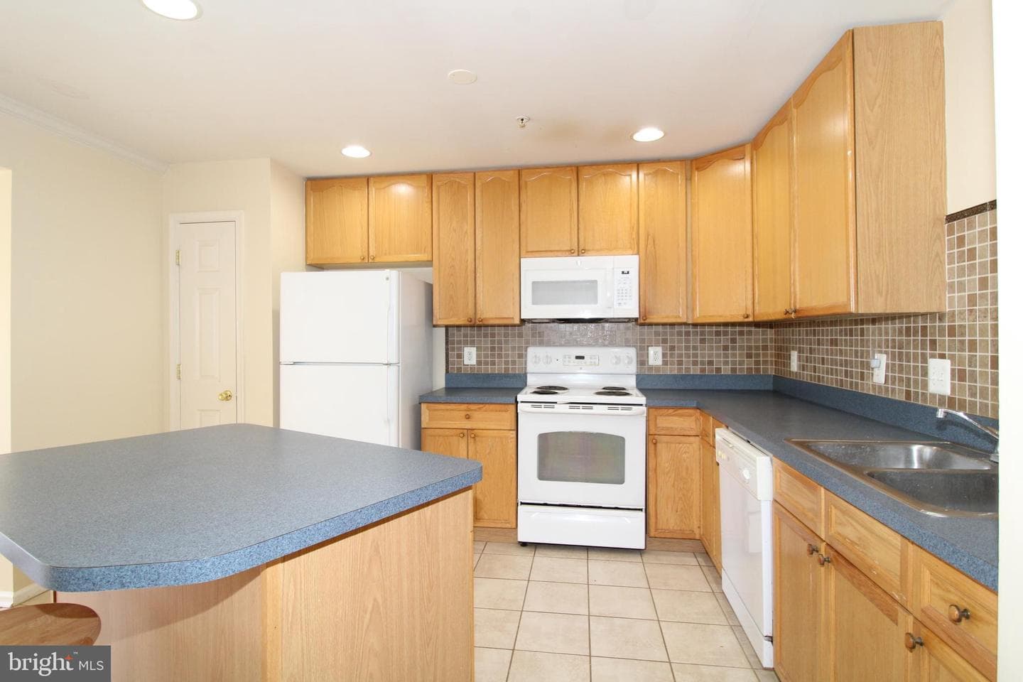 747 Monet Drive photo 8