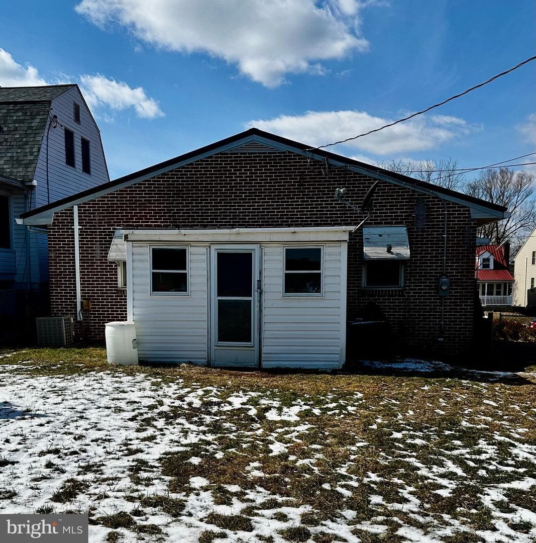 466 Pangborn Boulevard photo 3