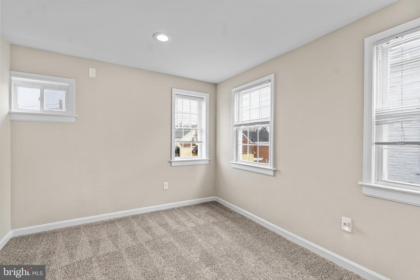 48 Fairground Avenue photo 17