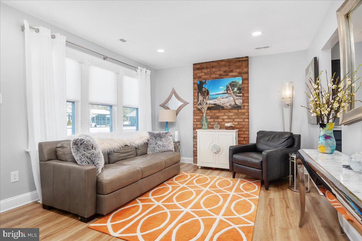 13 W Douglas Court photo 6