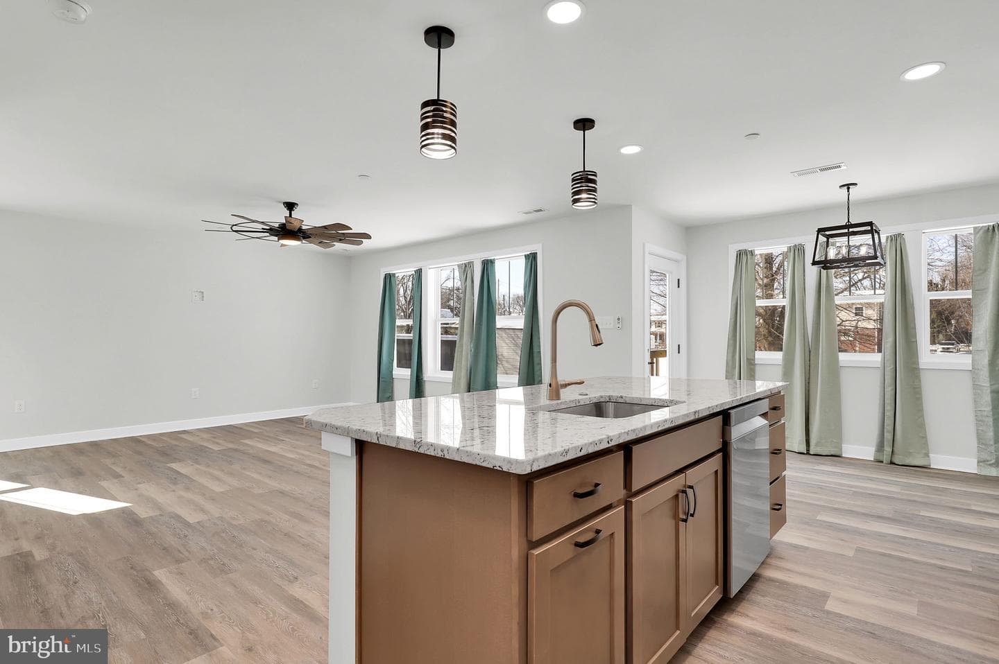 13808 Weaver Avenue photo 13