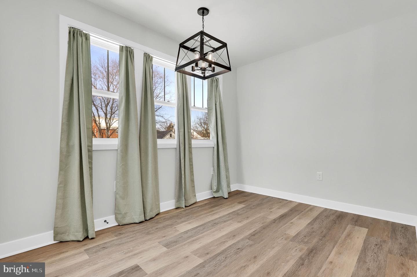 13808 Weaver Avenue photo 8