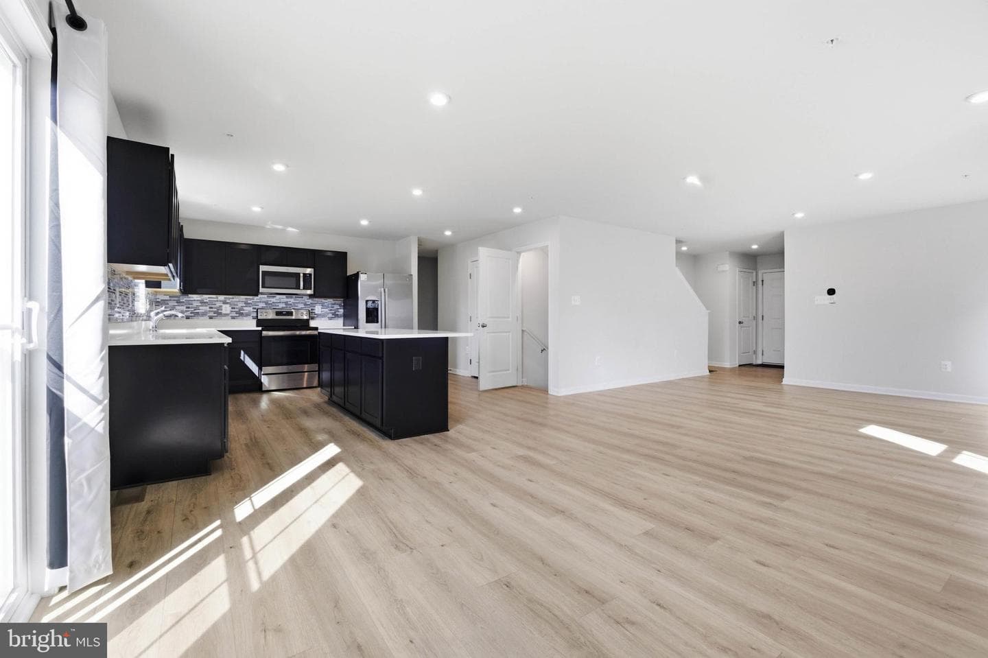103 Charlotte Street photo 5
