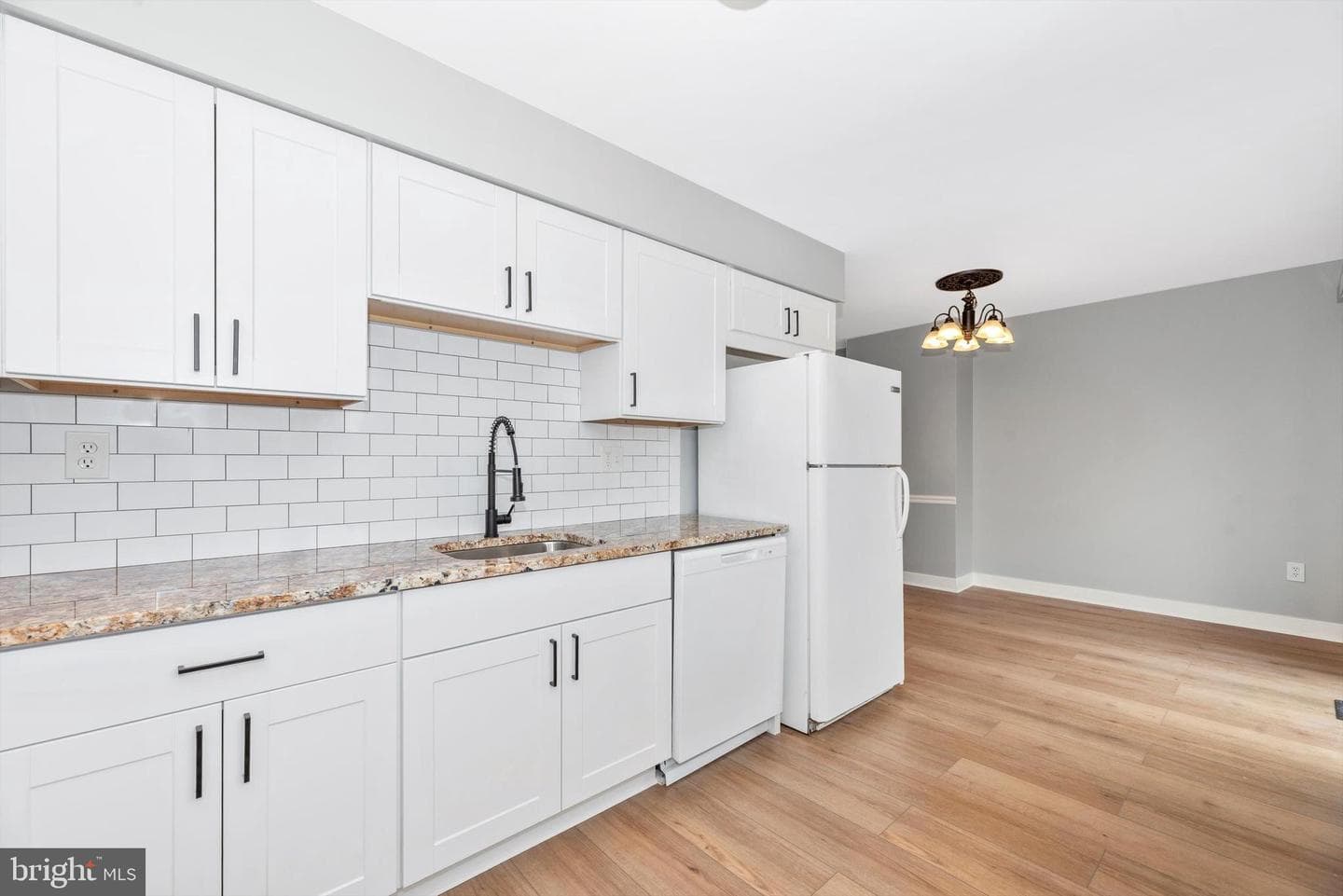 605 Knightsbridge Drive photo 14