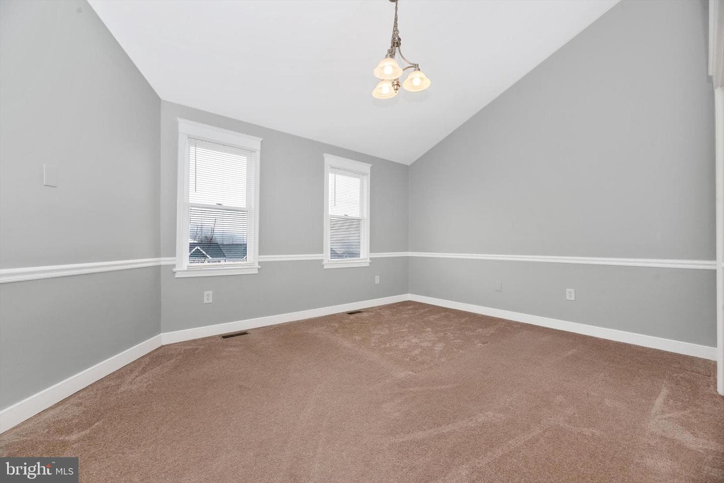 605 Knightsbridge Drive photo 18