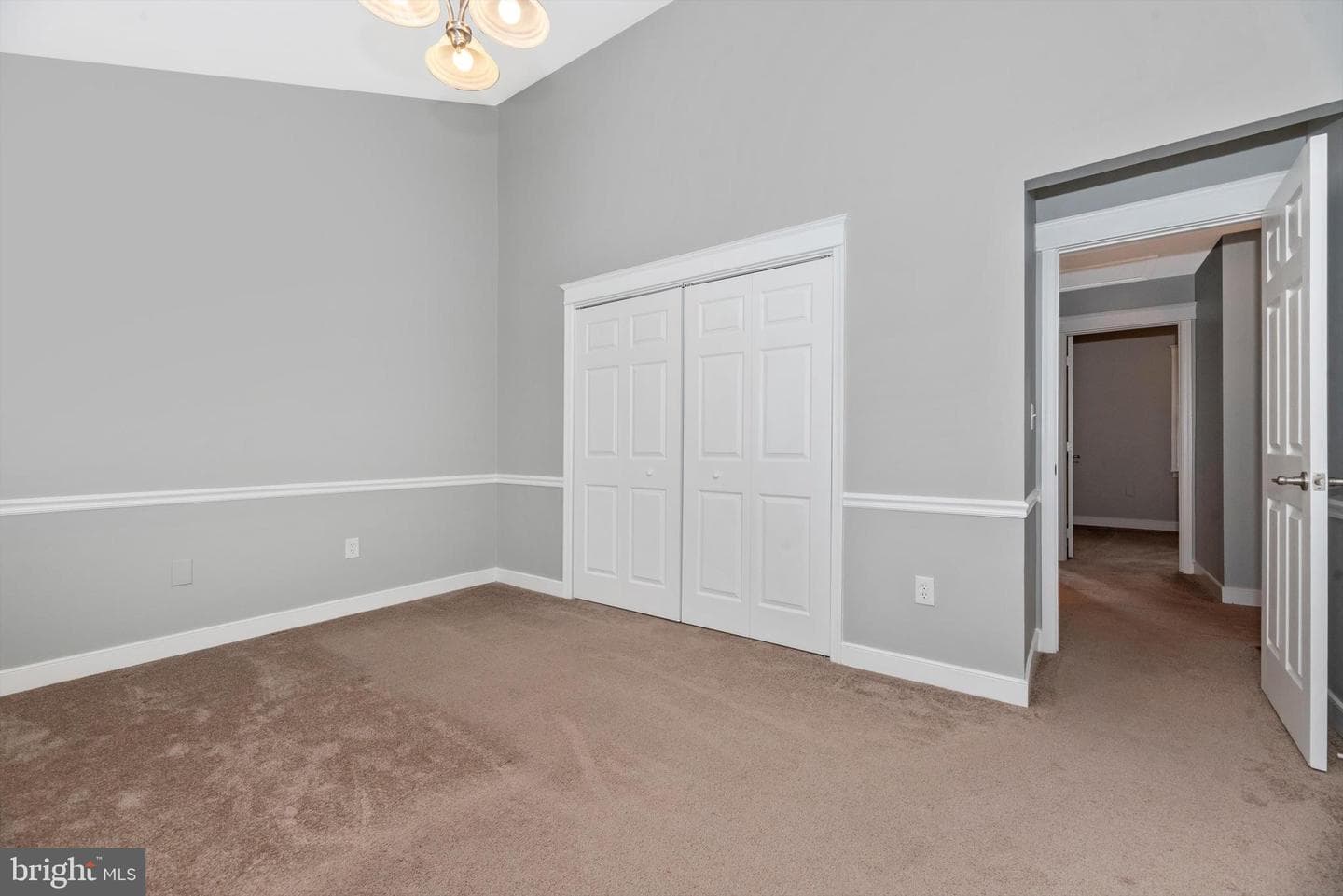 605 Knightsbridge Drive photo 19
