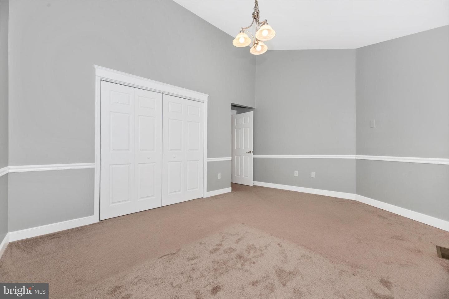 605 Knightsbridge Drive photo 20