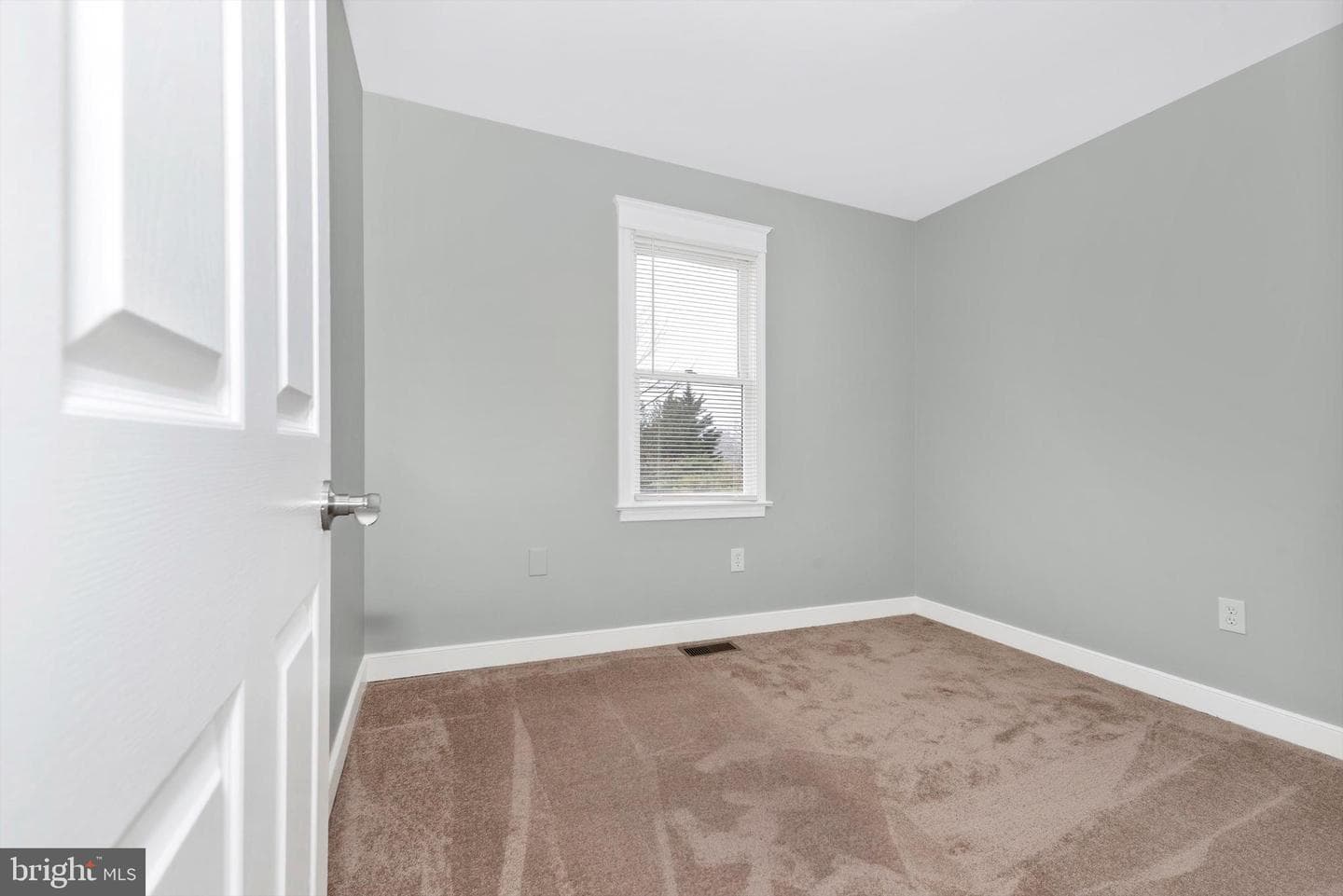605 Knightsbridge Drive photo 24