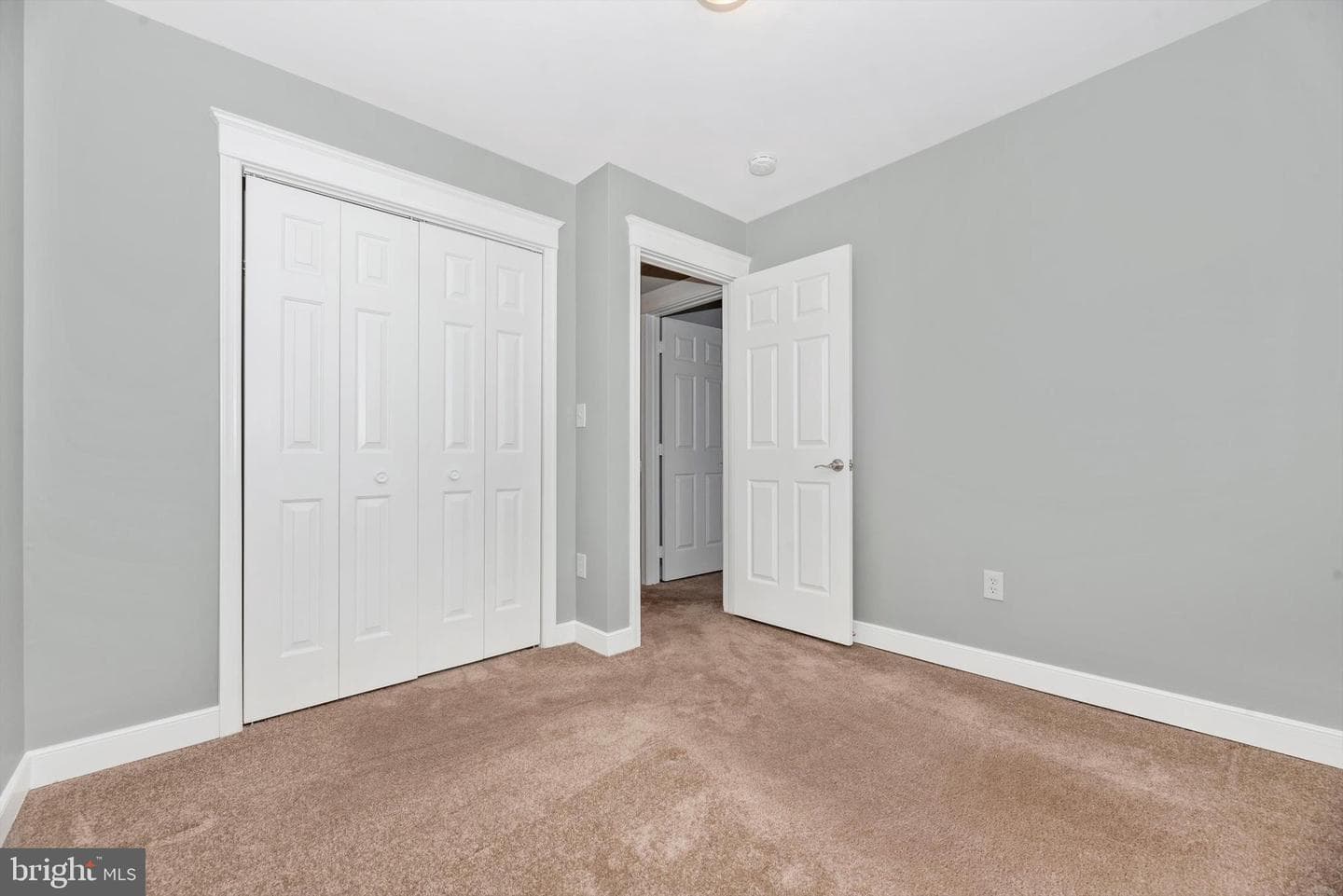 605 Knightsbridge Drive photo 26