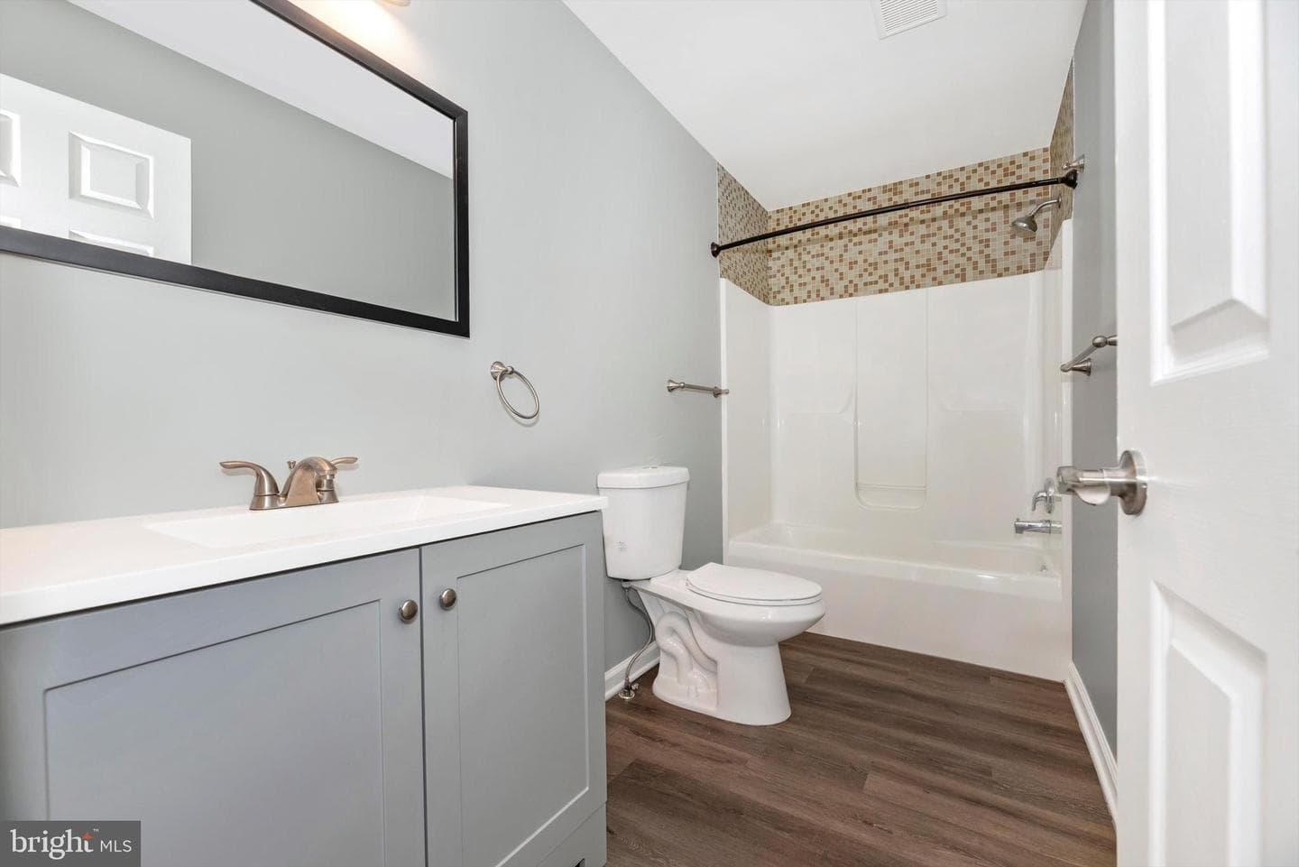 605 Knightsbridge Drive photo 27