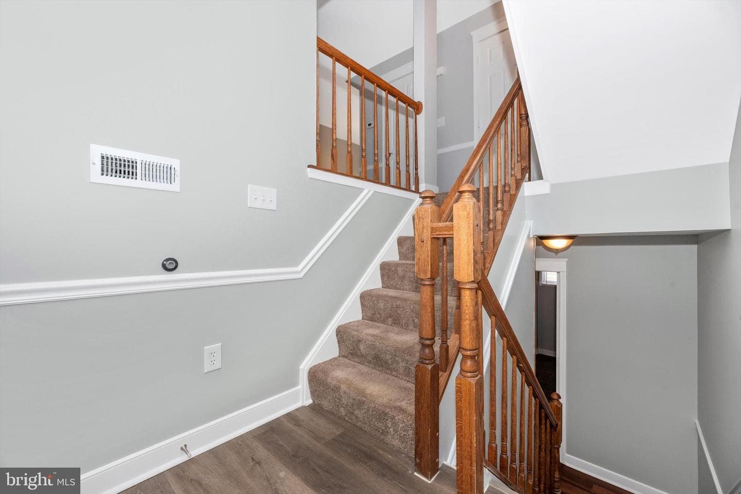 605 Knightsbridge Drive photo 4