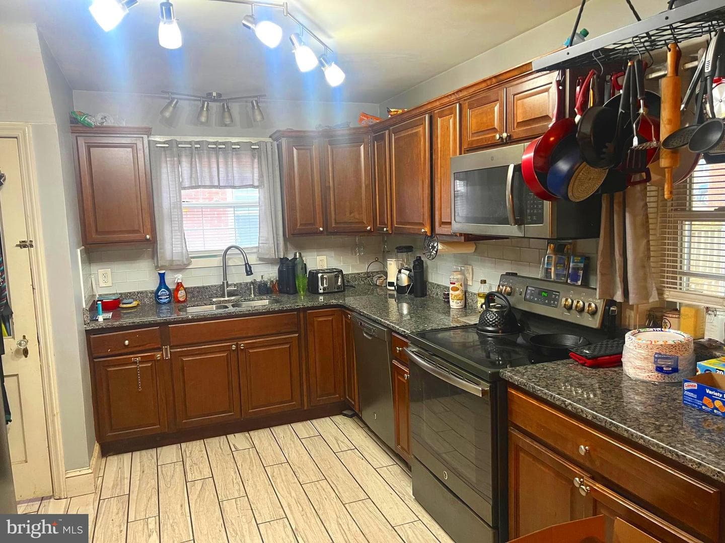 953 View Street photo 12