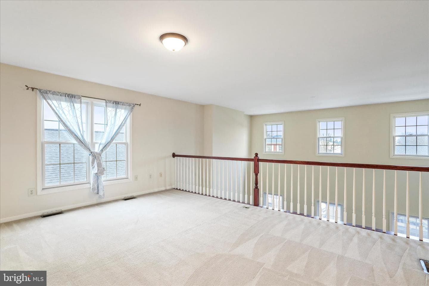 624 Trafalgar Drive photo 29