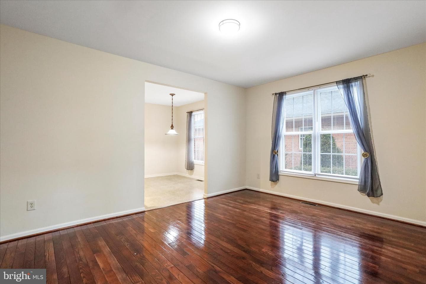 624 Trafalgar Drive photo 8