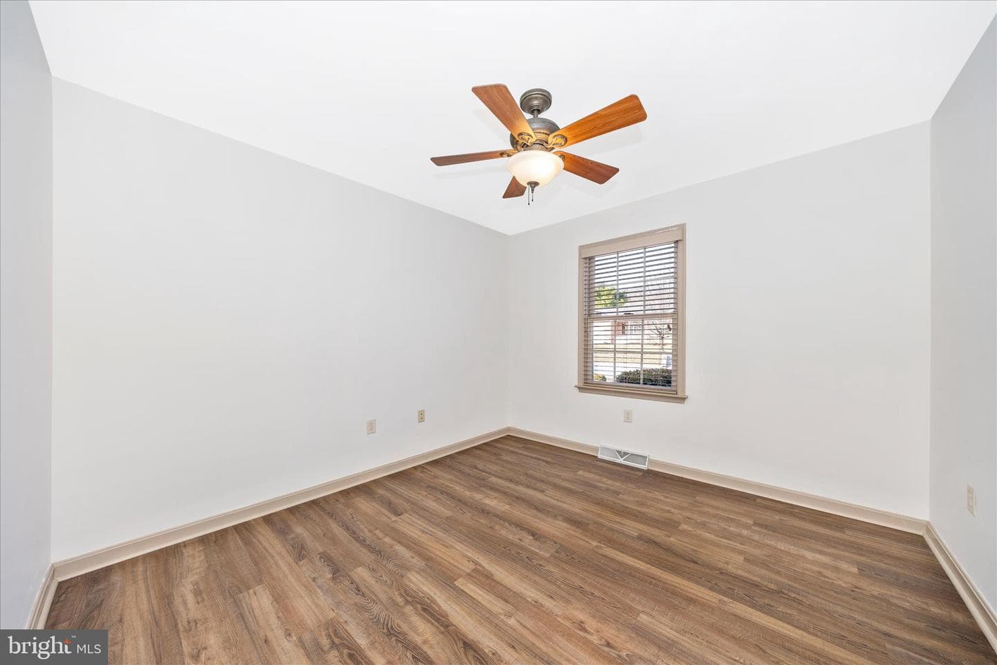 223 Montclair Court photo 27