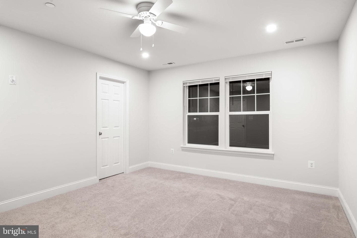 492 Mitchell Avenue photo 10