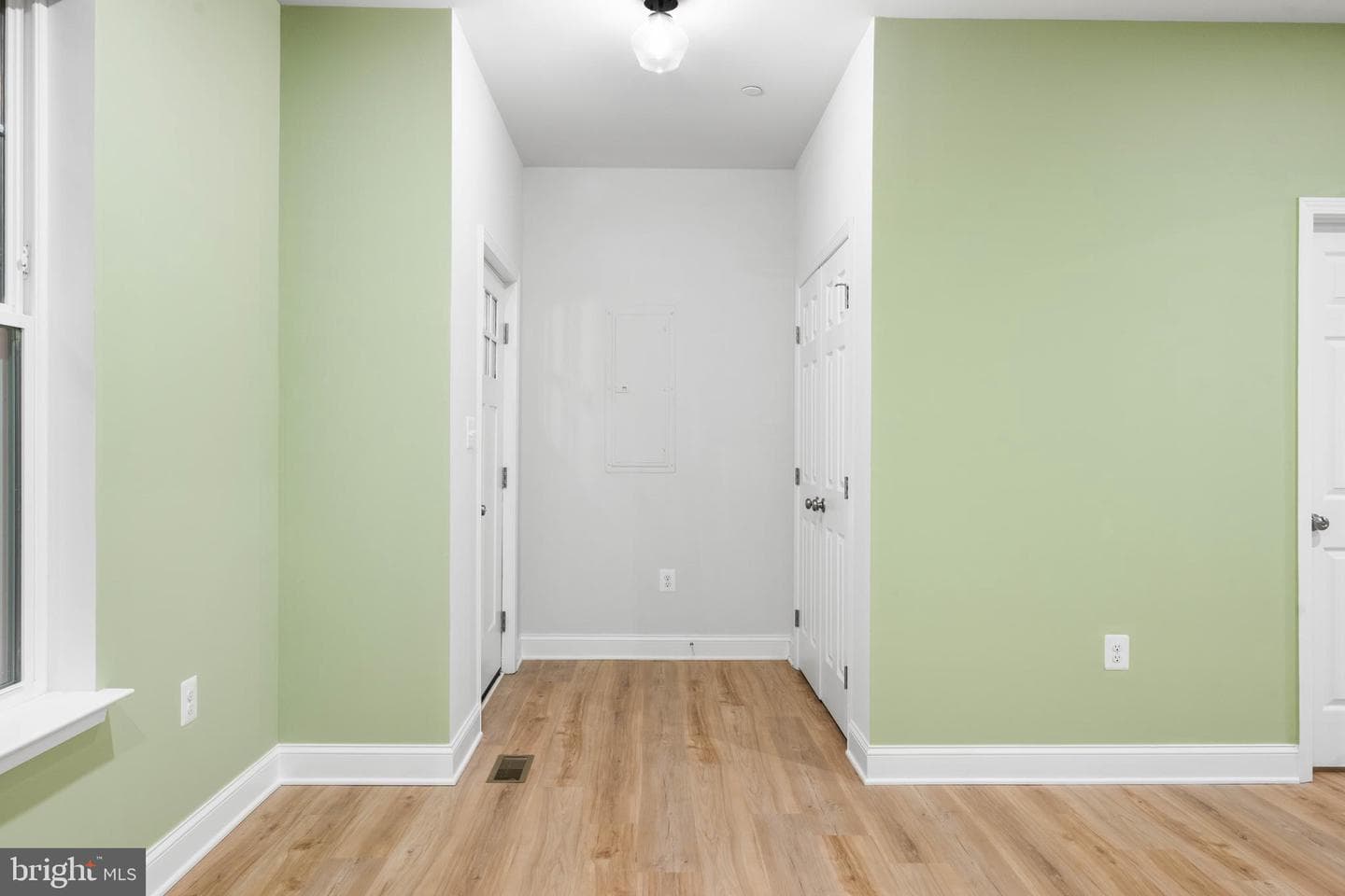 492 Mitchell Avenue photo 2