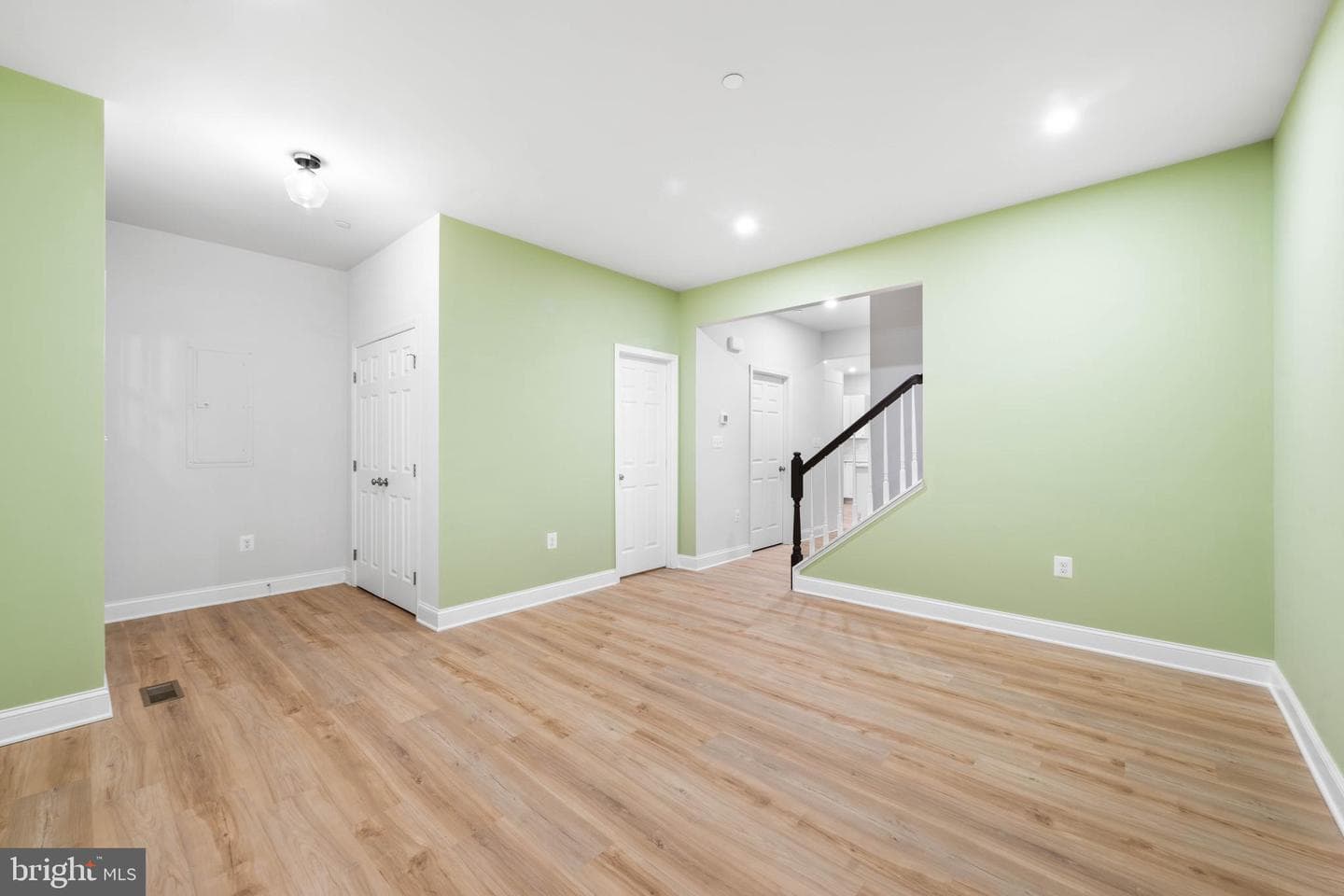 492 Mitchell Avenue photo 3