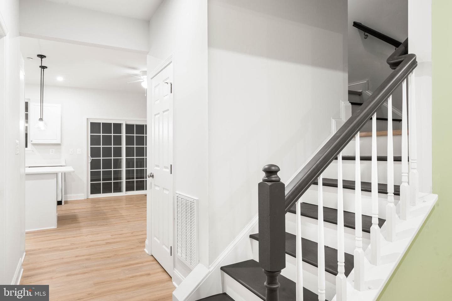 492 Mitchell Avenue photo 5