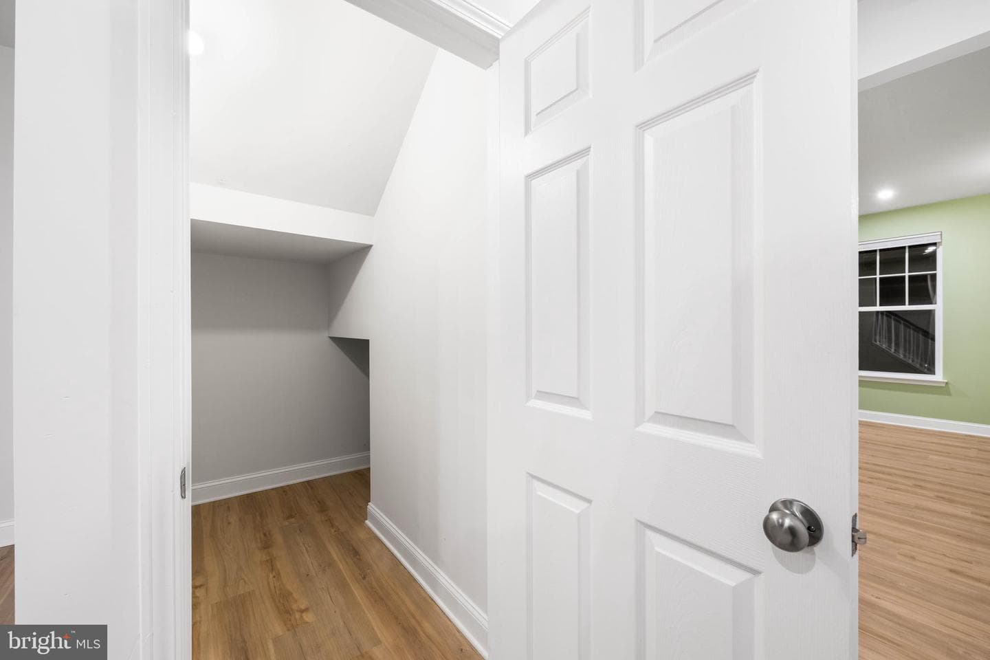 492 Mitchell Avenue photo 6
