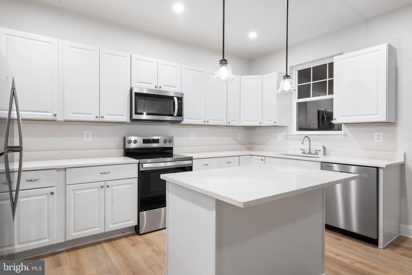 492 Mitchell Avenue photo 9