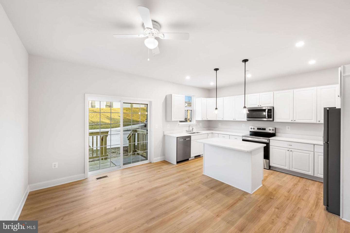 490 Mitchell Avenue photo 5