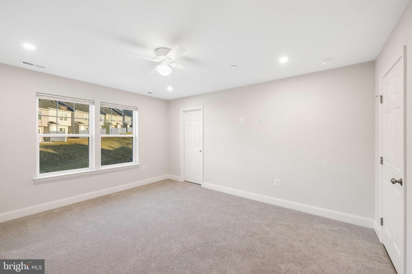 490 Mitchell Avenue photo 8