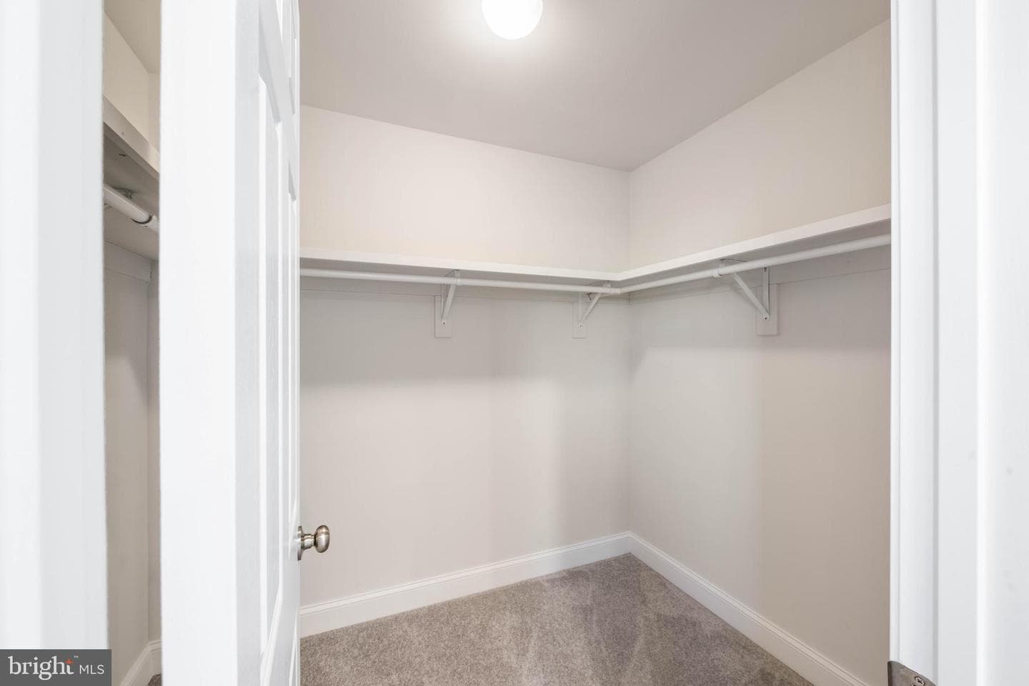 490 Mitchell Avenue photo 9