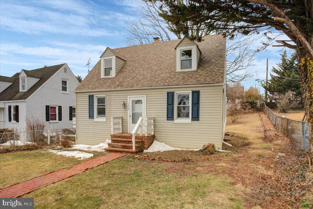 1005 Columbia Road photo 1