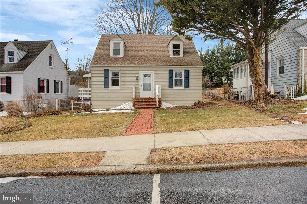 1005 Columbia Road photo 2